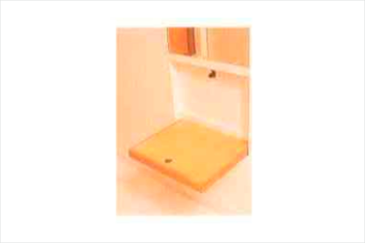 シティタワー池袋の玄関ウォールチェア